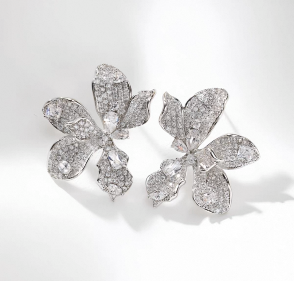 Boucles d'oreilles Trèfle Zircon Fantaisie – Élégance et Brillance – Image 2