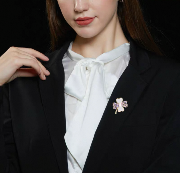 Broche Fantaisie Élégante – Fleur-1 – Image 3